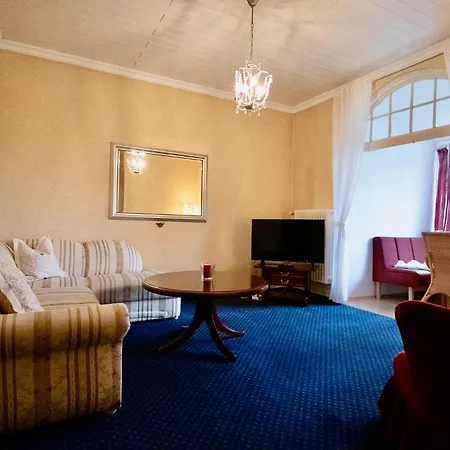 Wilhelma Strandallee 146 Wilhelma 6 *